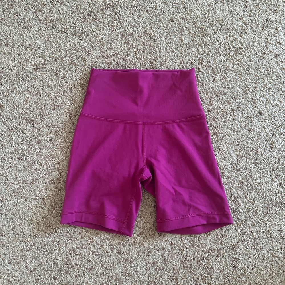 Lululemon Wunder
Train High-Rise
Short 6" Magenta
Purple in Size 2